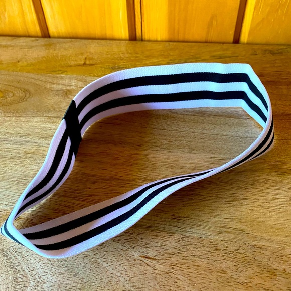 NWOT Black and White Striped Bandana - Picture 1 of 4